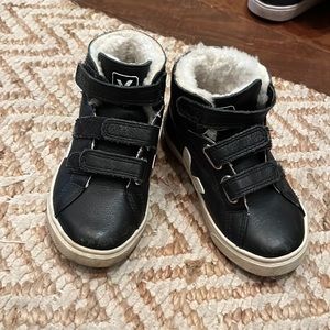 Veja unisex shearling boots